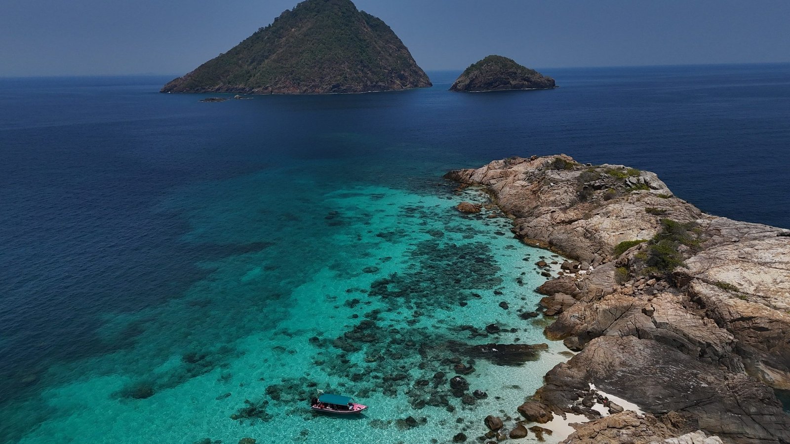 Îles jumelles et récif turquoise aux Perhentian